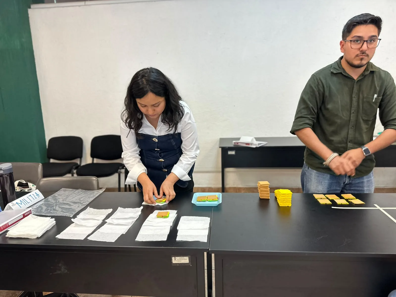 Dinámicas con bloques de colores en capacitación QSC